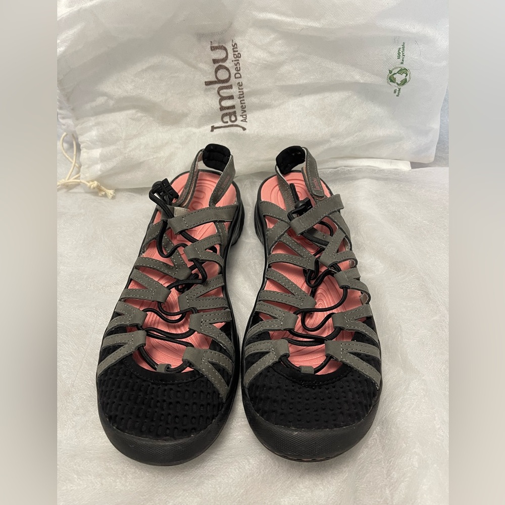Jambu NWOT water shoes